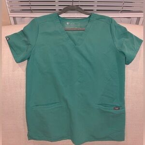 Figs Surgical Green Two-Pocket Top